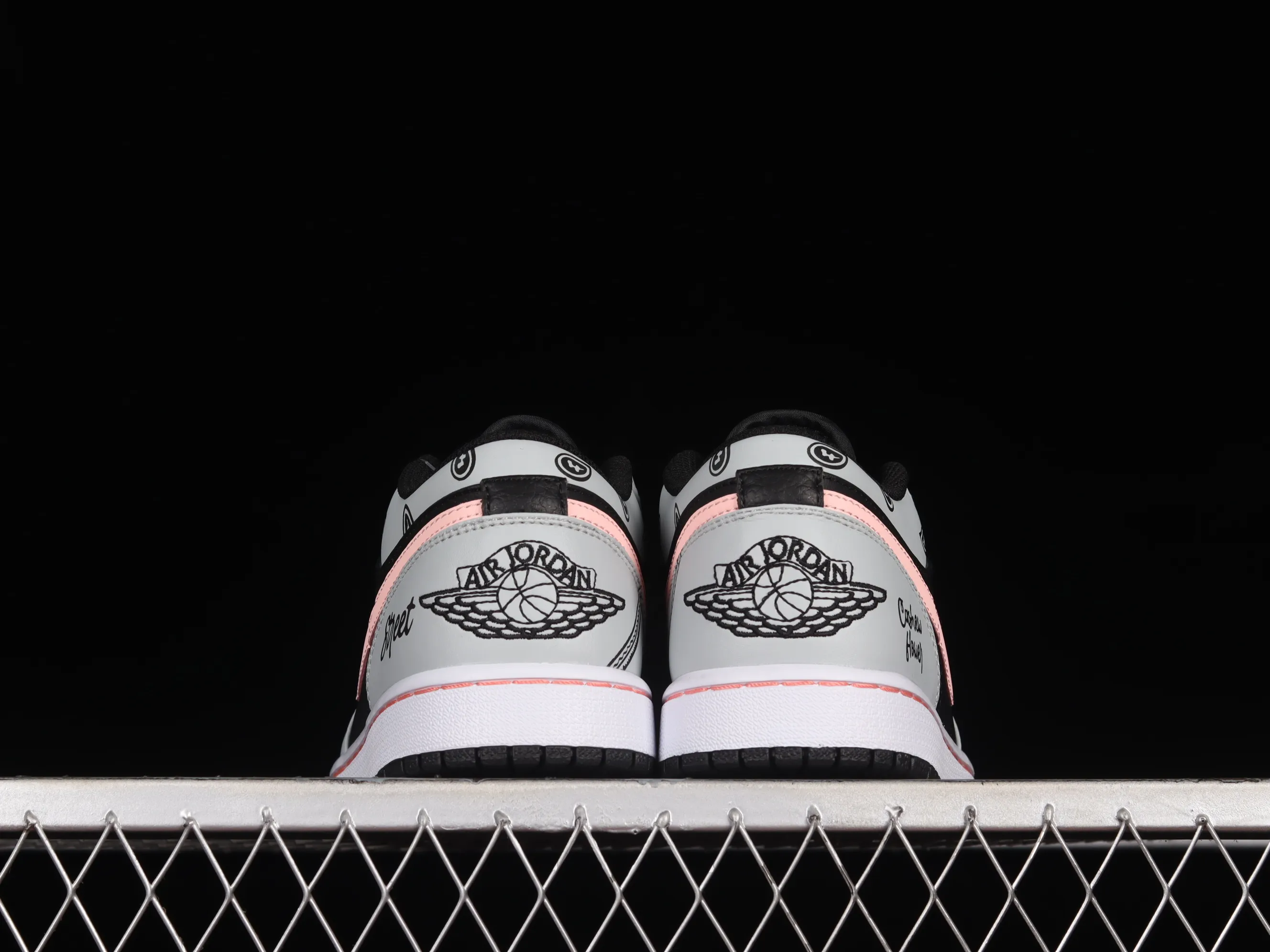 All categories Air Jordan Jordan series basketball shoes Air Jordan 1 Low Air Jordan 1 Low AJ1 Joe 1 customized sports culture basketball shoes 553558-062